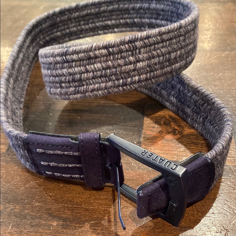 Travis Mathew’s size 32” woven Gray Men's Belt with navy buckle minor scratch